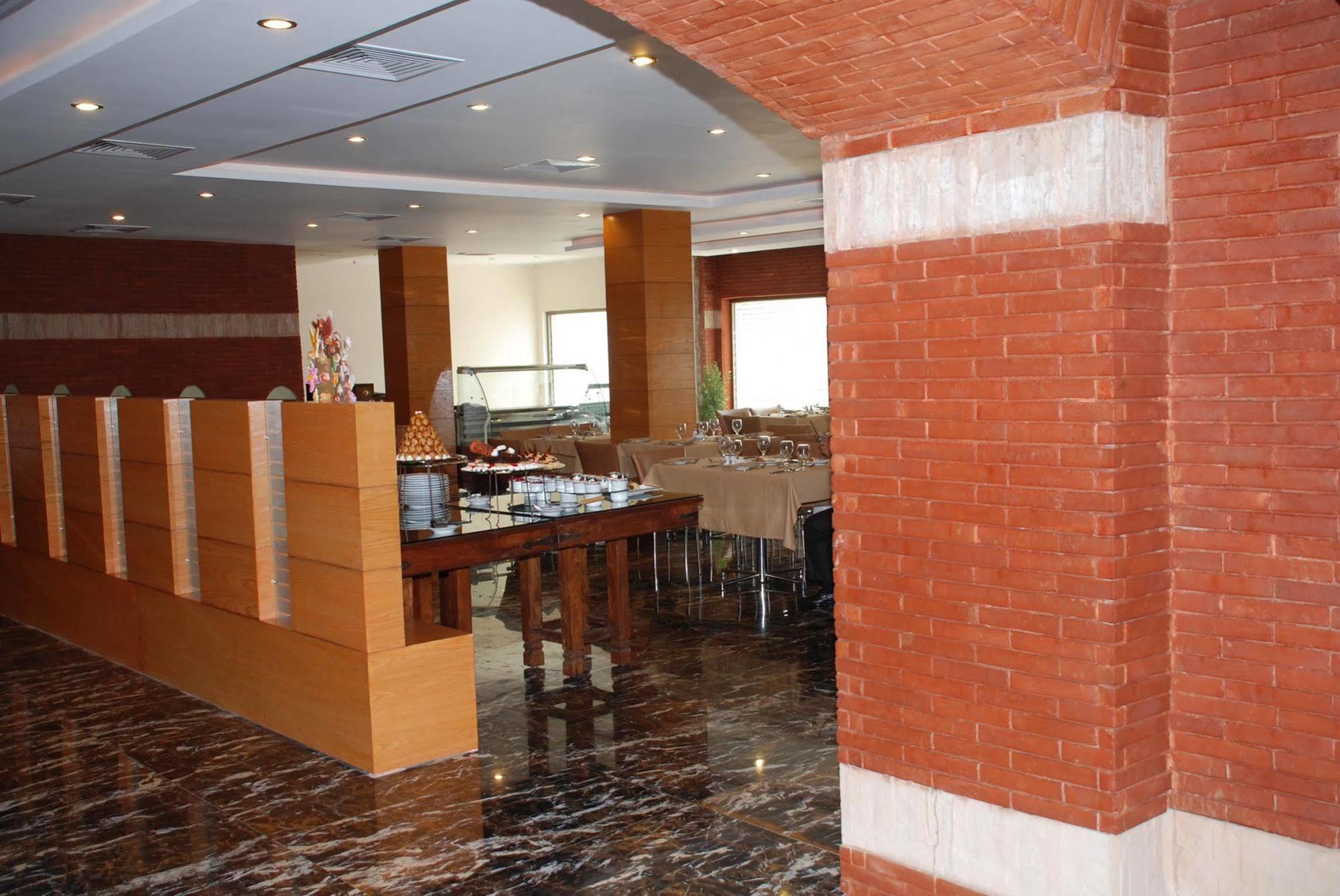 Hotel One Faisalabad Restaurant foto